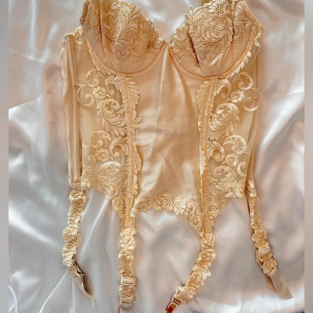 La Perla Gold label Elegant Cream Lace Bustier with garters